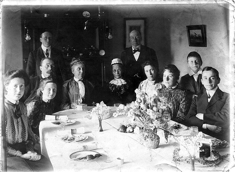 19. The Whiting family at Mr. and Mrs. Whiting’s silver wedding lunch at Long Acre, May 13, 1905.