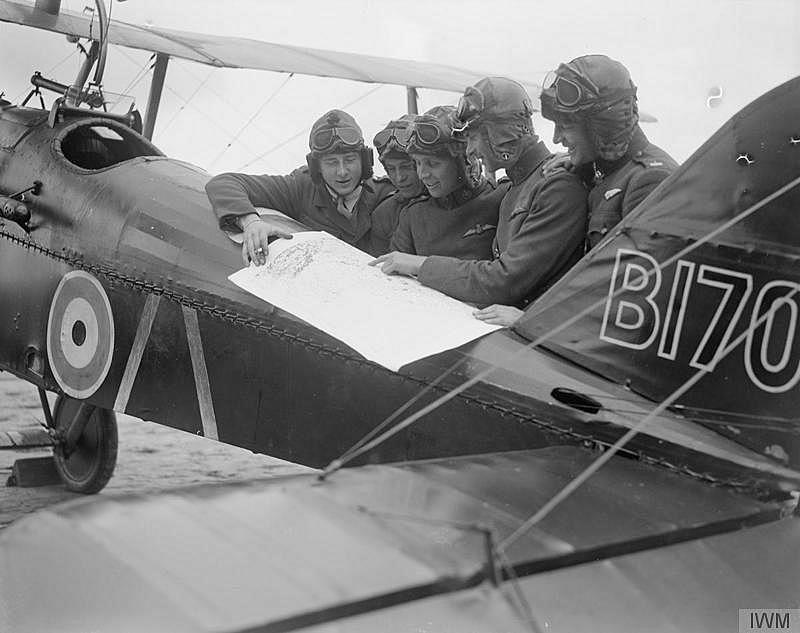2. Pilots of No. 32 Squadron.